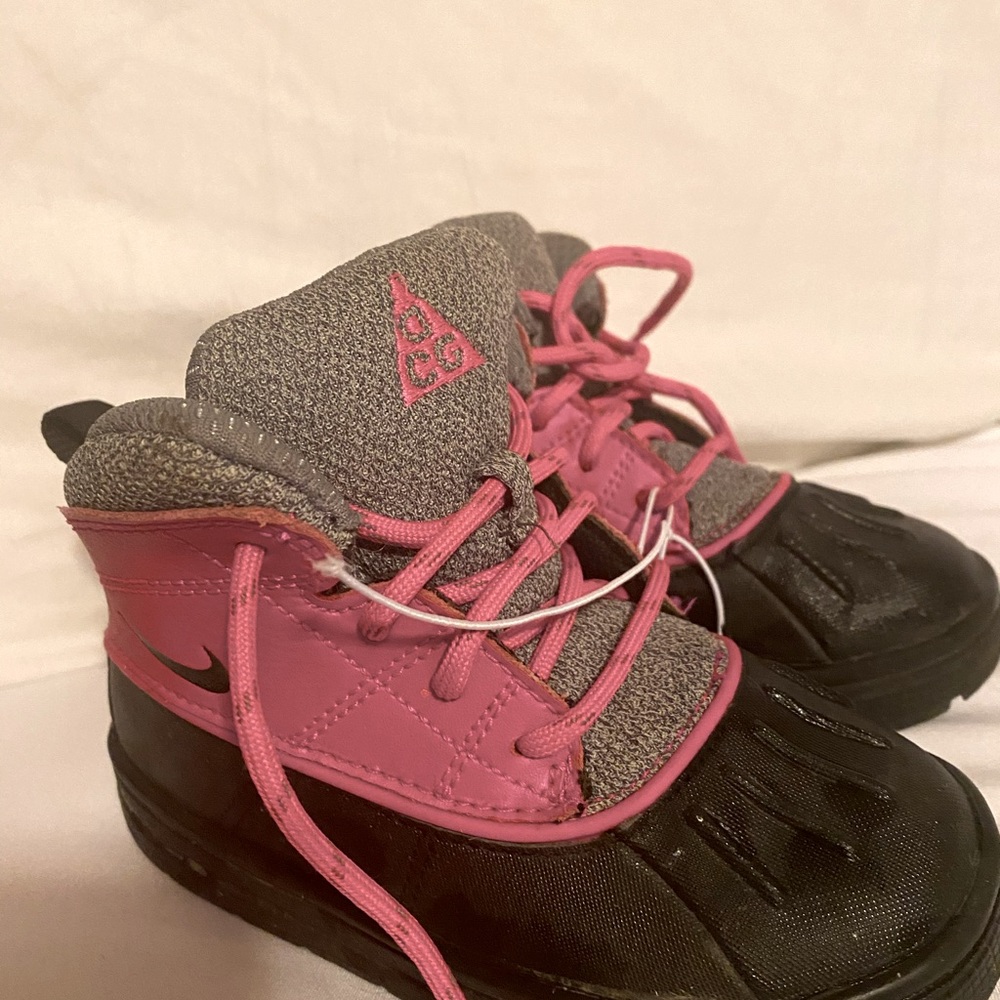 Kids Nike snow boots
